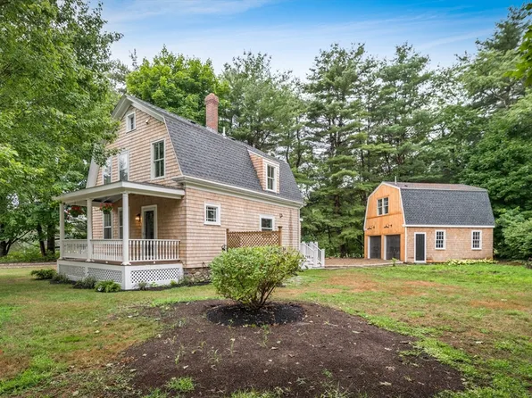 11 Pleasant St, Wenham, MA 01984