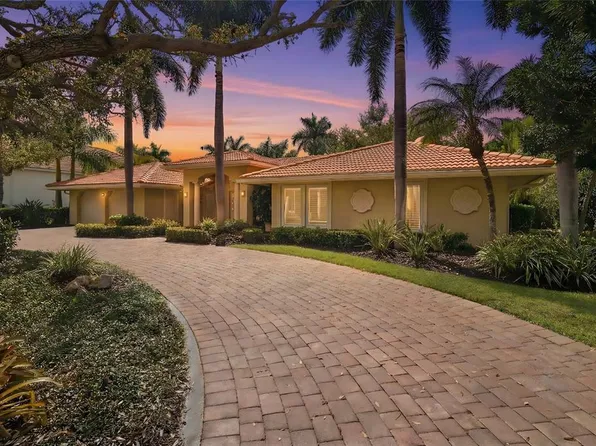 218 Robin Dr, Sarasota, FL 34236