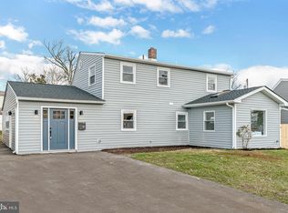 264 Appletree Dr, Levittown, PA