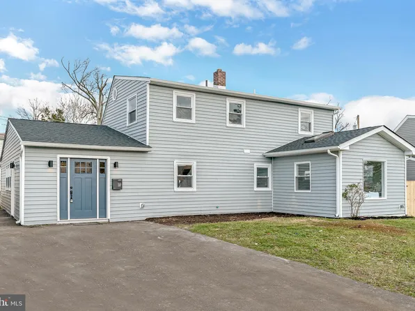 264 Appletree Dr, Levittown, PA 19055