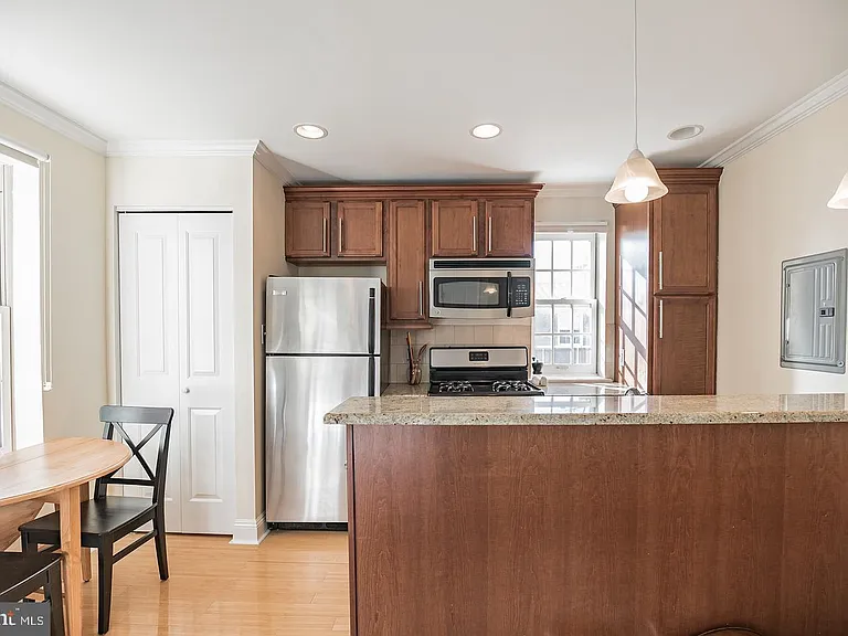 1716 Pine St #5/3R — Photo 5