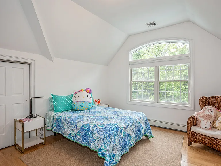 17 Felix Ave — Photo 9