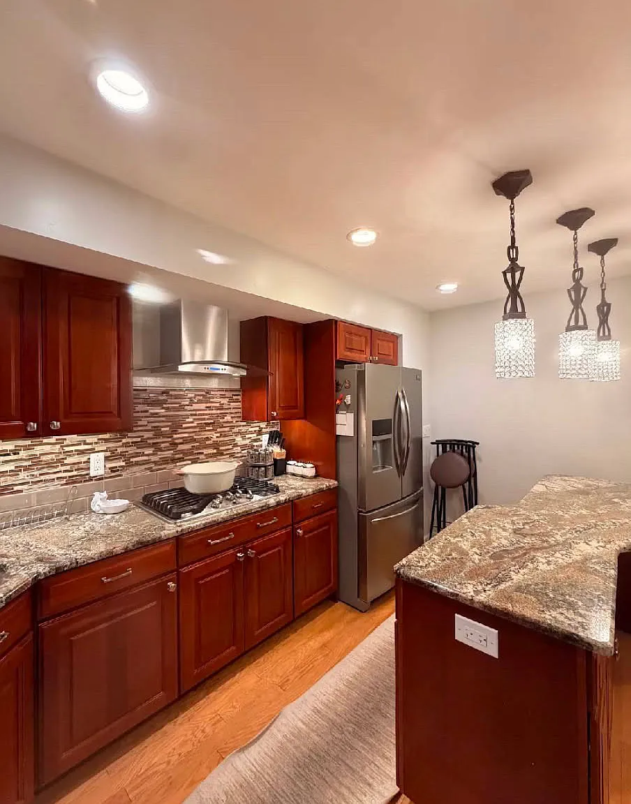 4 bed, 1.5 bath, 2000 sqft, $3,500 — Photo 1