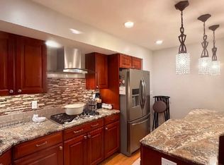 40 Chipper Dr, Kendall Park, NJ 08824