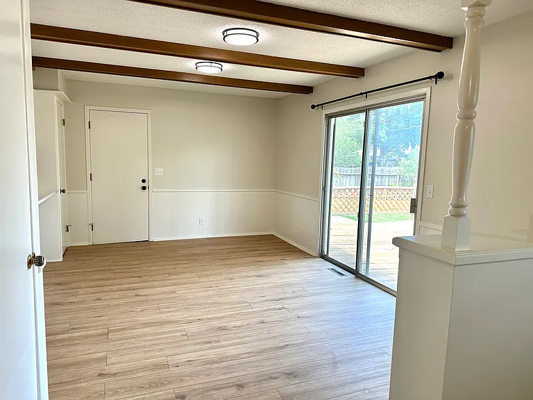 832 N Waddington Ave — Photo 5