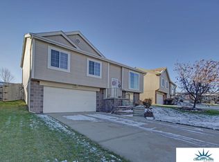 17027 Boyd St, Omaha, NE 68116