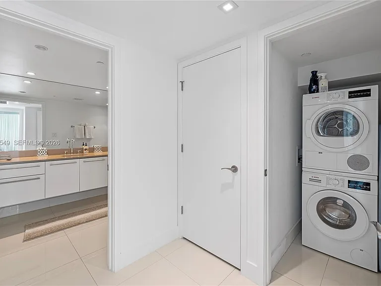 6801 Collins Ave #LPH06-DOORLPH14 — Photo 30