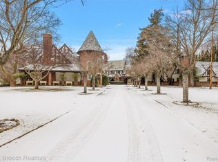 931 Vaughan Rd, Bloomfield Hills, MI 48304