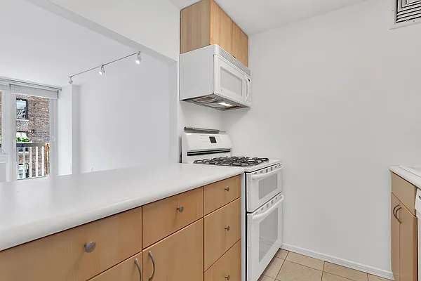 Rented by Cooper & Cooper Real Estate | media 8