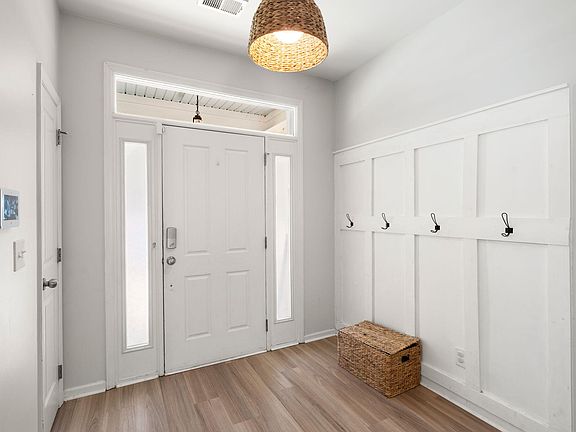 5th image of 105 Trillium Ave