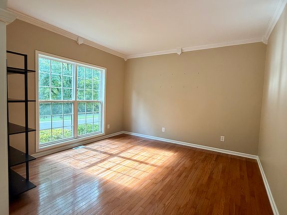5th image of 2620 Oleander Dr