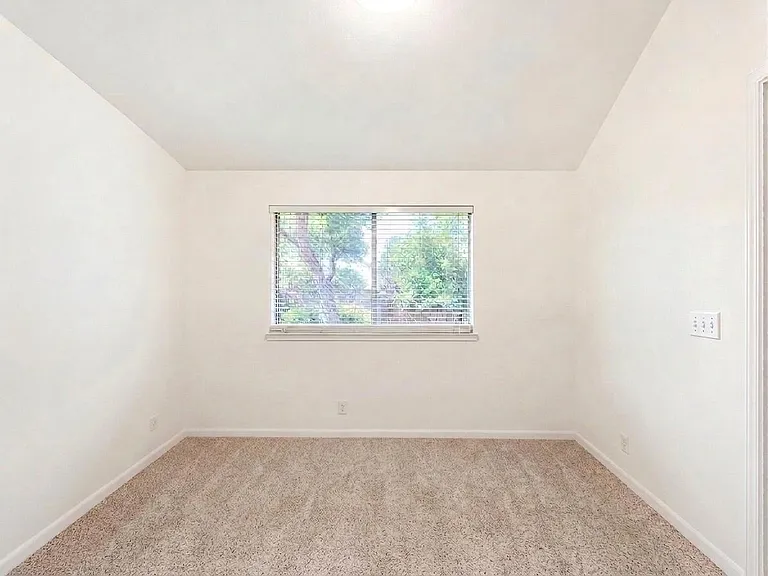 1841 Greening Way — Photo 12