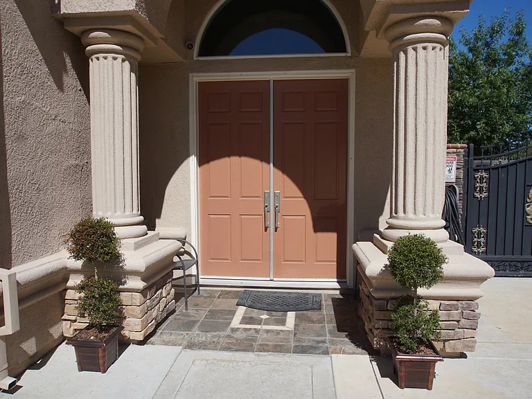 8833 Harding Hall Dr — Photo 5