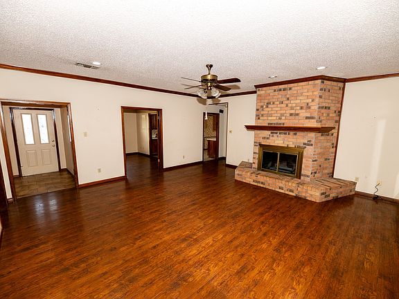 4th image of 104 Cedar Springs Blvd