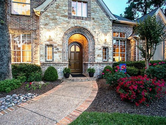 2nd image of 201 Oaklawn Dr