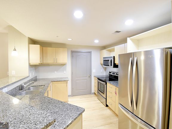 4th image of 390 17th St NW Unit 2024