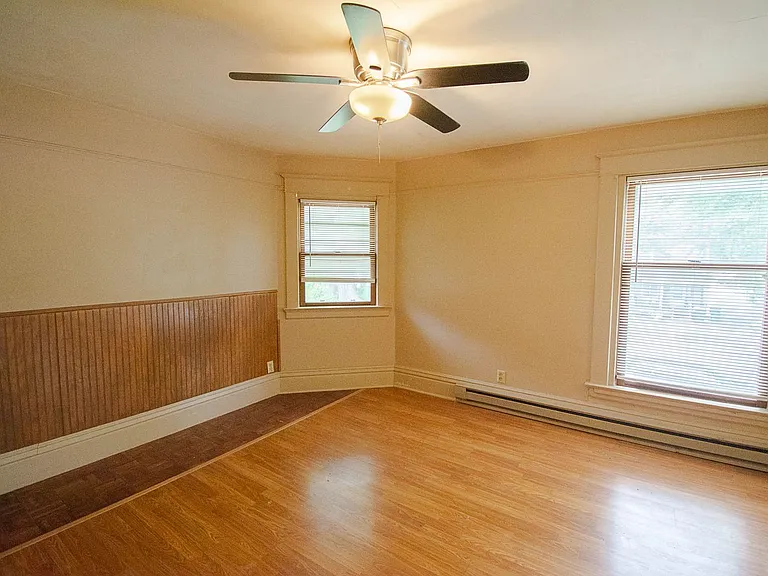 209 S Pearl St — Photo 3