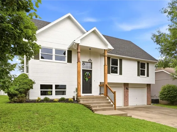207 Parkway Dr, Warrensburg, MO 64093