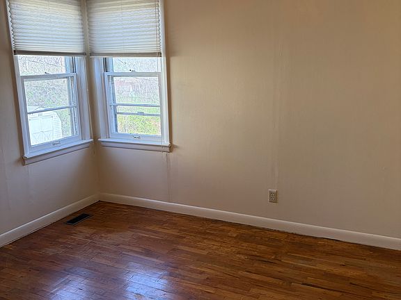 4th image of 902 Ridgeview Rd