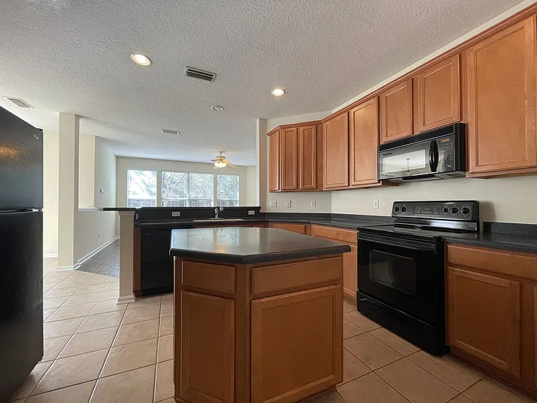 3125 E Banister Rd — Photo 7