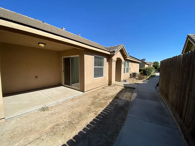 2109 Bella Oaks Dr — Photo 2