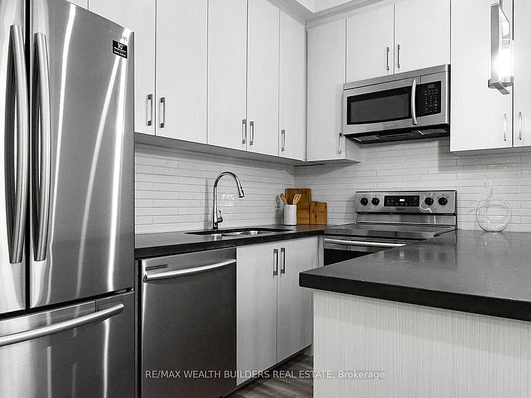 Jarvis St — Photo 3