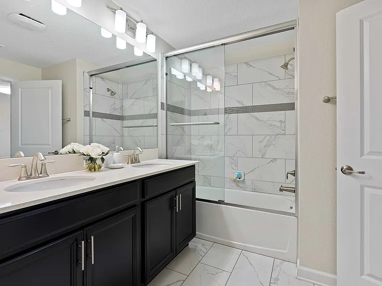 Romeo Cir — Photo 24
