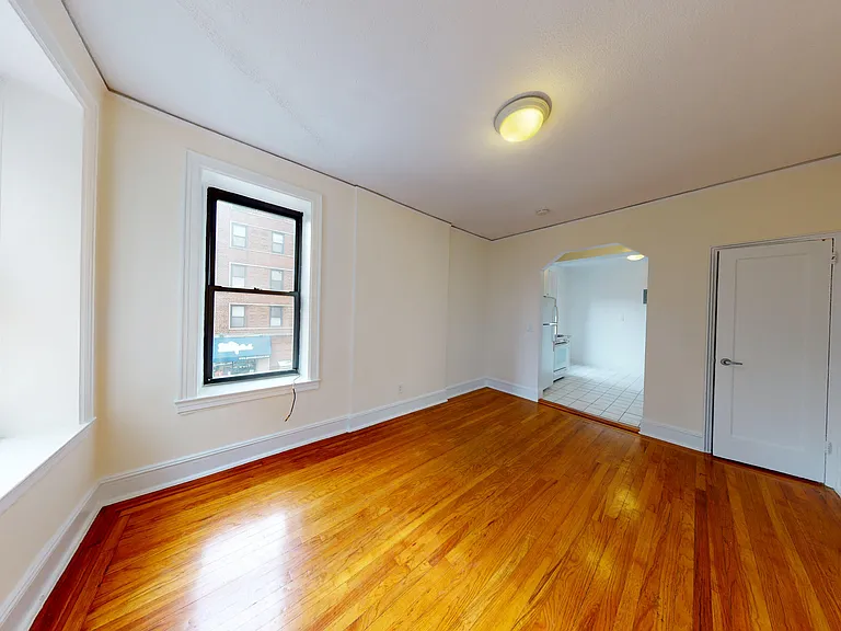 243 E 38th St #2B — Photo 2