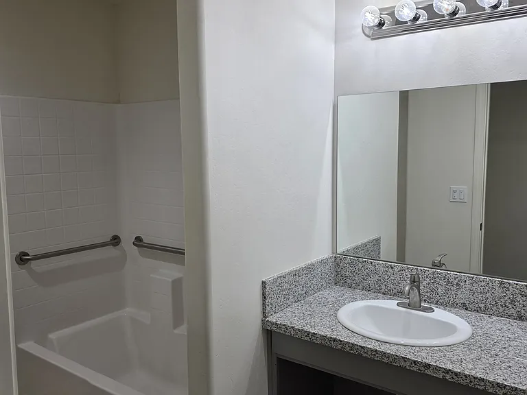 426 Dover Pl #D — Photo 8