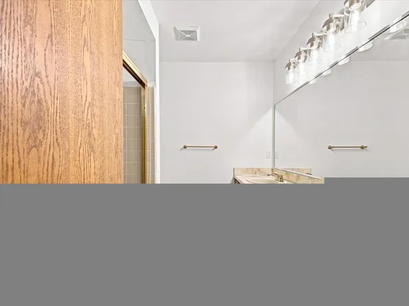 1774 White Water Dr, Rochester Hills, MI 48309