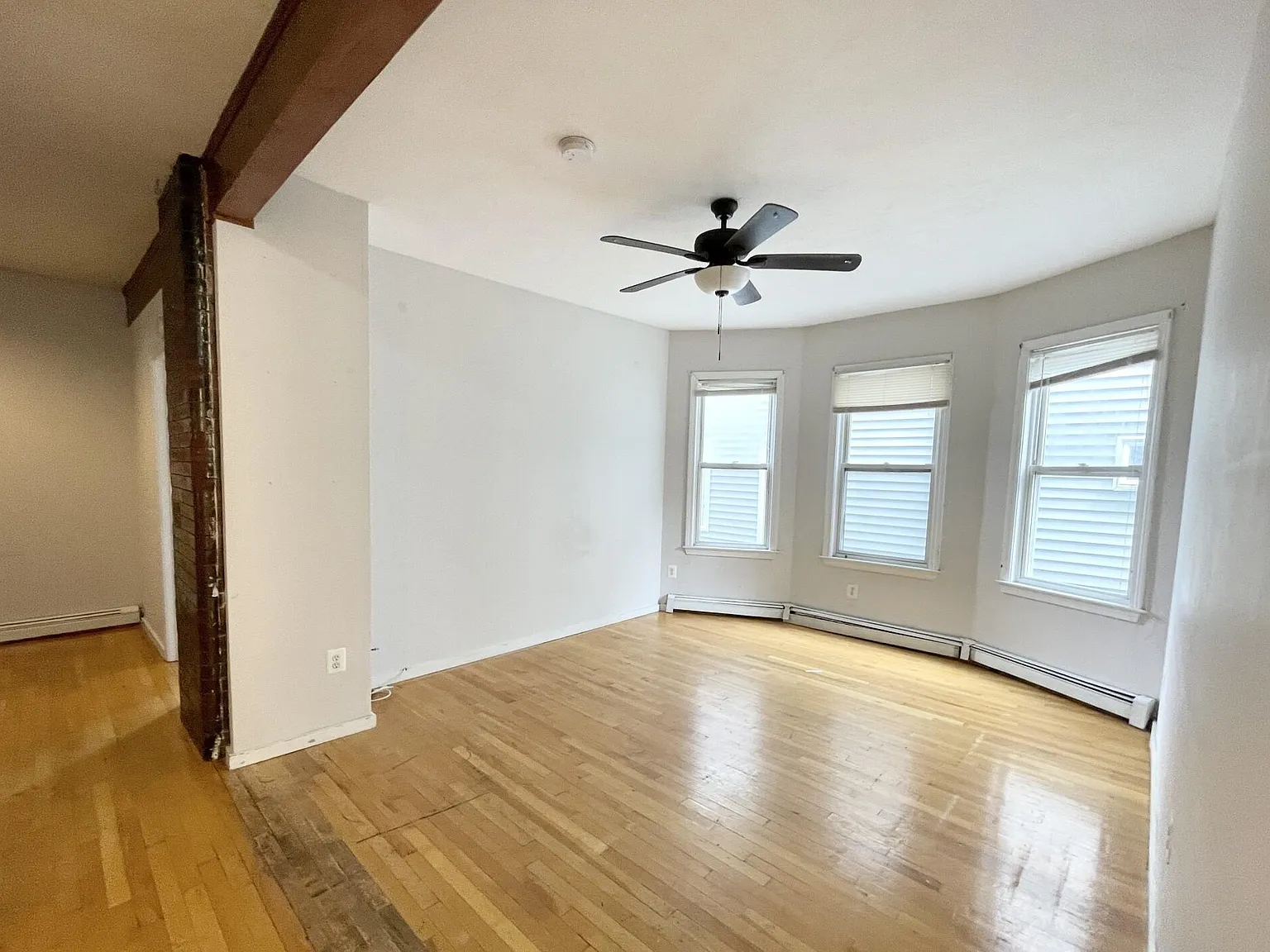 4 bed, 1.5 bath, 1100 sqft, $6,400 — Photo 2