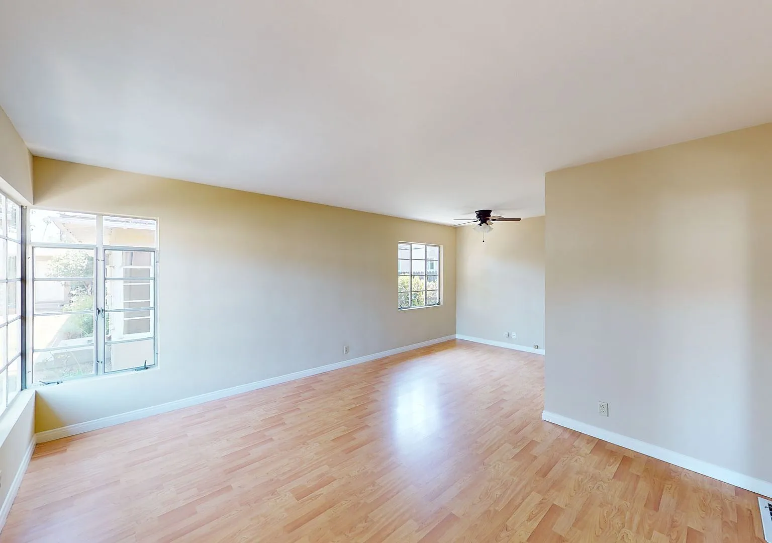 727Ora — Photo 1