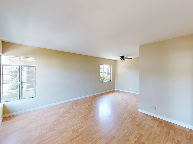 727Ora — Photo 1