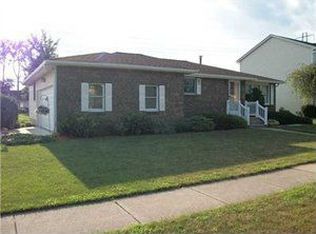 950 Thomas Fox Dr E, North Tonawanda, NY 14120