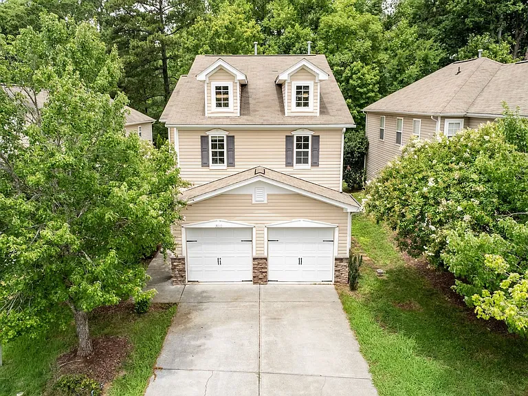 3010 Remington Oaks Cir — Photo 2