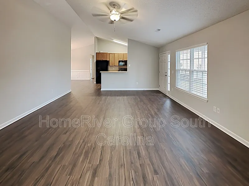 3 bed, 2.0 bath, 1582 sqft, $2,135 — Photo 3