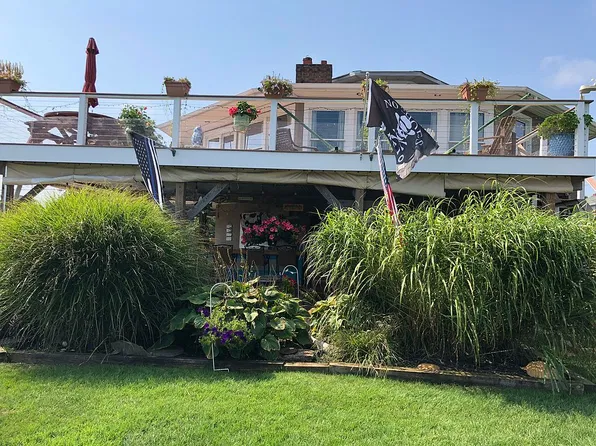 8 Inlet Vw, Bay Shore, NY 11706
