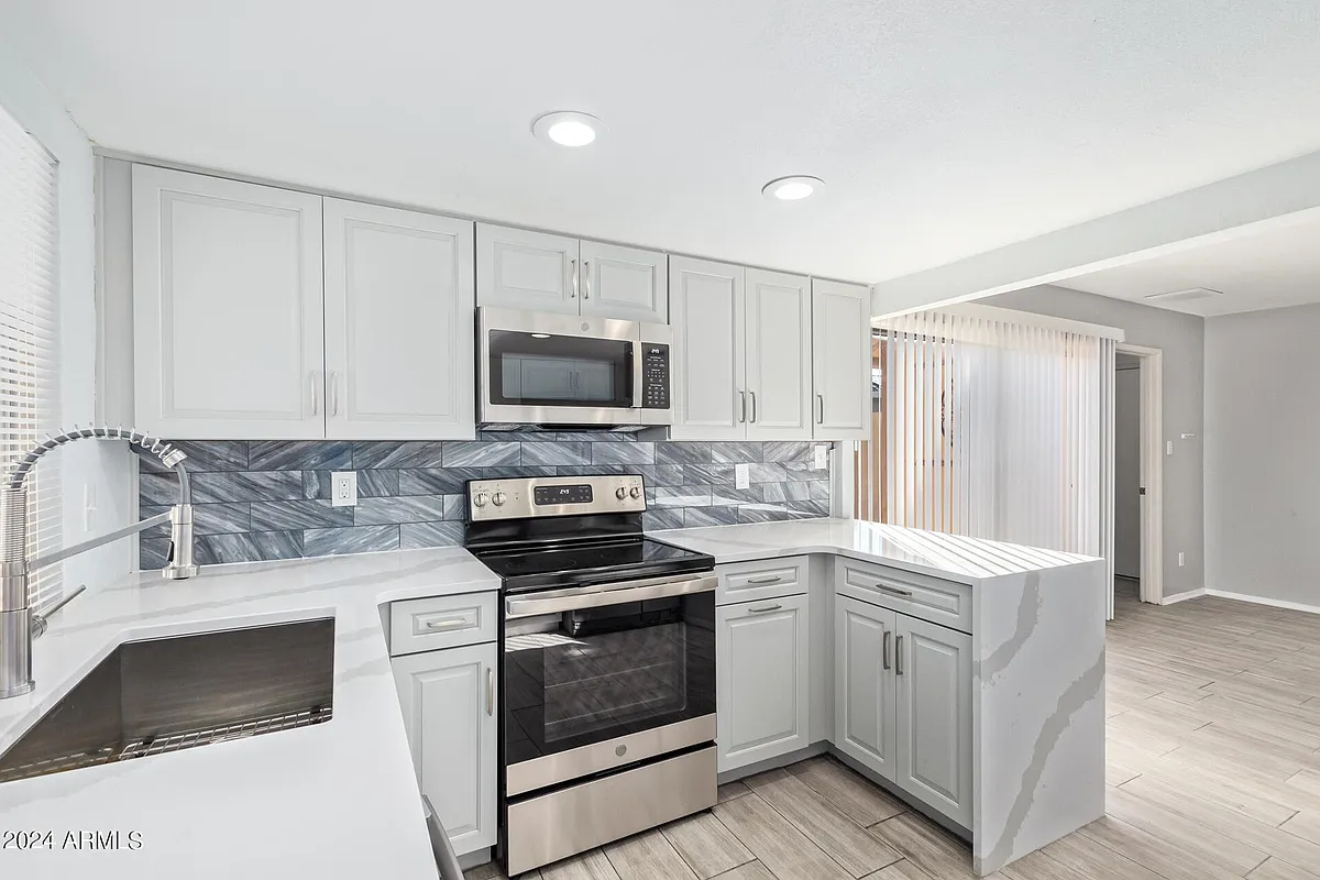 Building Photo - 14237 N 41st Dr