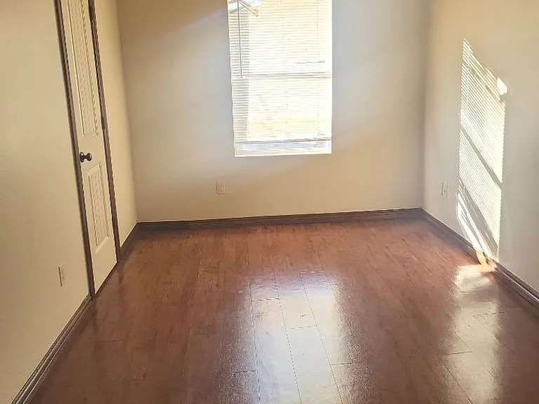 1604 NW Lindy Ave #3 — Photo 3