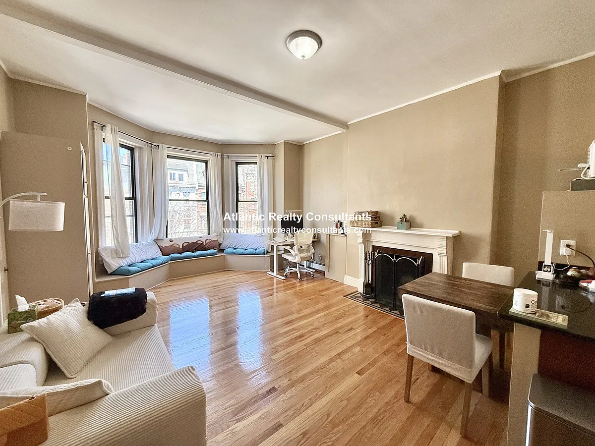 Building Photo - 337 Beacon St #6