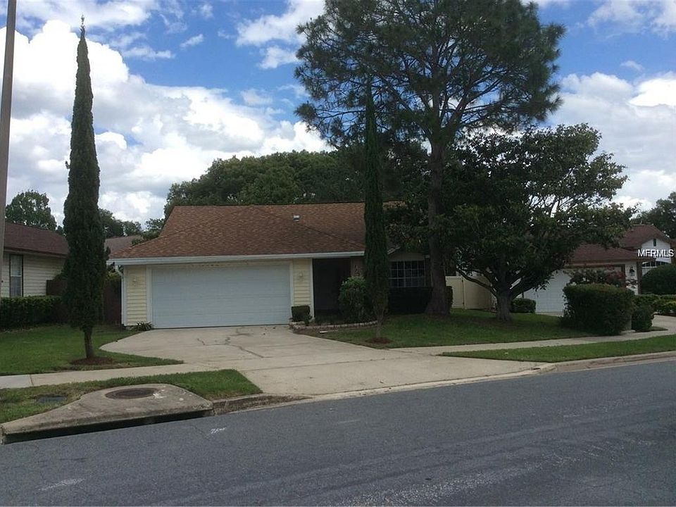 1st image of 6513 Grosvenor Ln