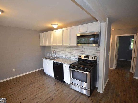 4th image of 125 Honeysuckle Ln