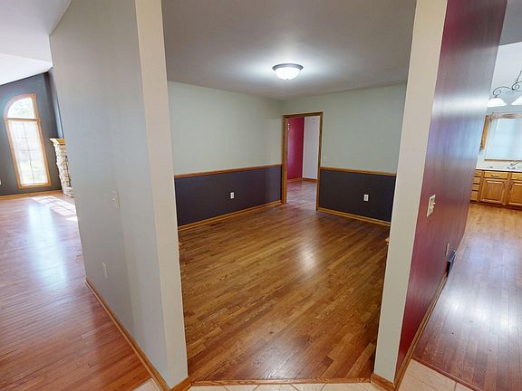 3rd image of 558 Beachview Dr
