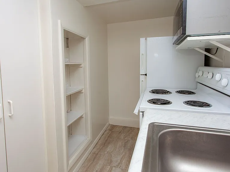 359 W 11th St — Photo 7