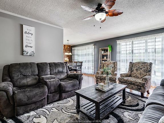 3rd image of 9 Hyatt Cres