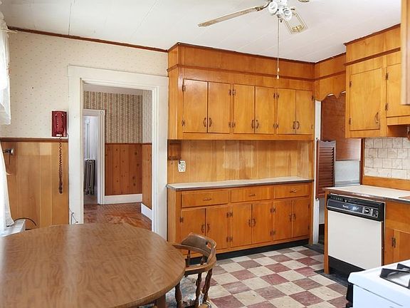 5th image of 170 Lincoln St
