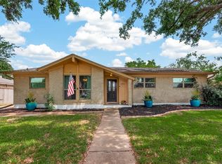 1925 Winding Creek Dr, Pearland, TX 77581