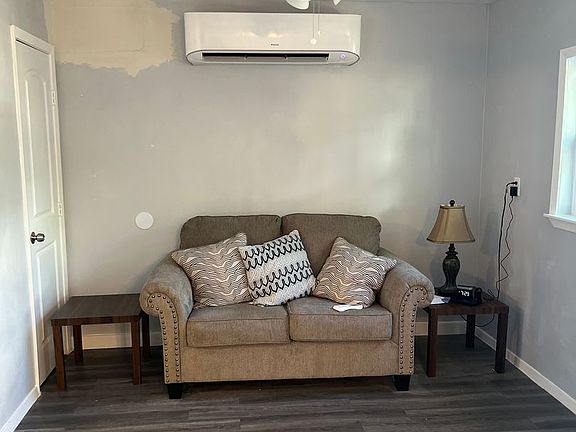 5th image of 2202 31st St Unit 2