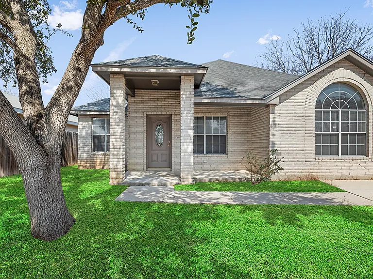 3411 Avoca Dr — Photo 1