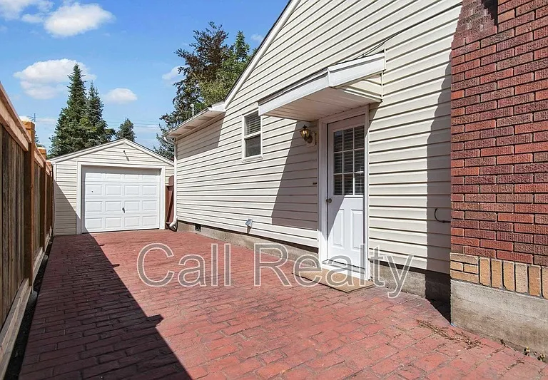 1117 E 33rd Ave — Photo 25